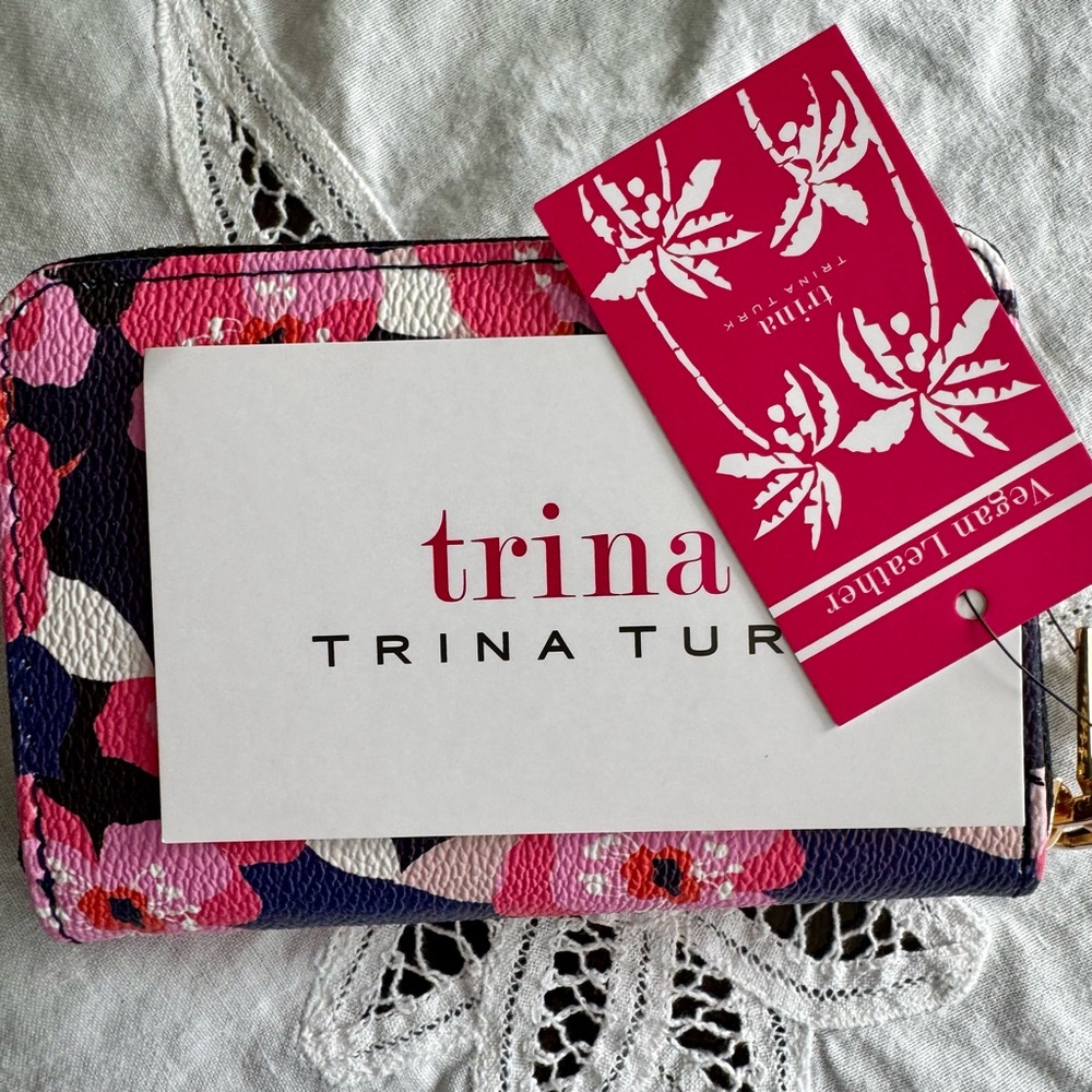 Trina Turk Floral Wallet NWT ABOUT 5”x 3.5” - Picture 5 of 5